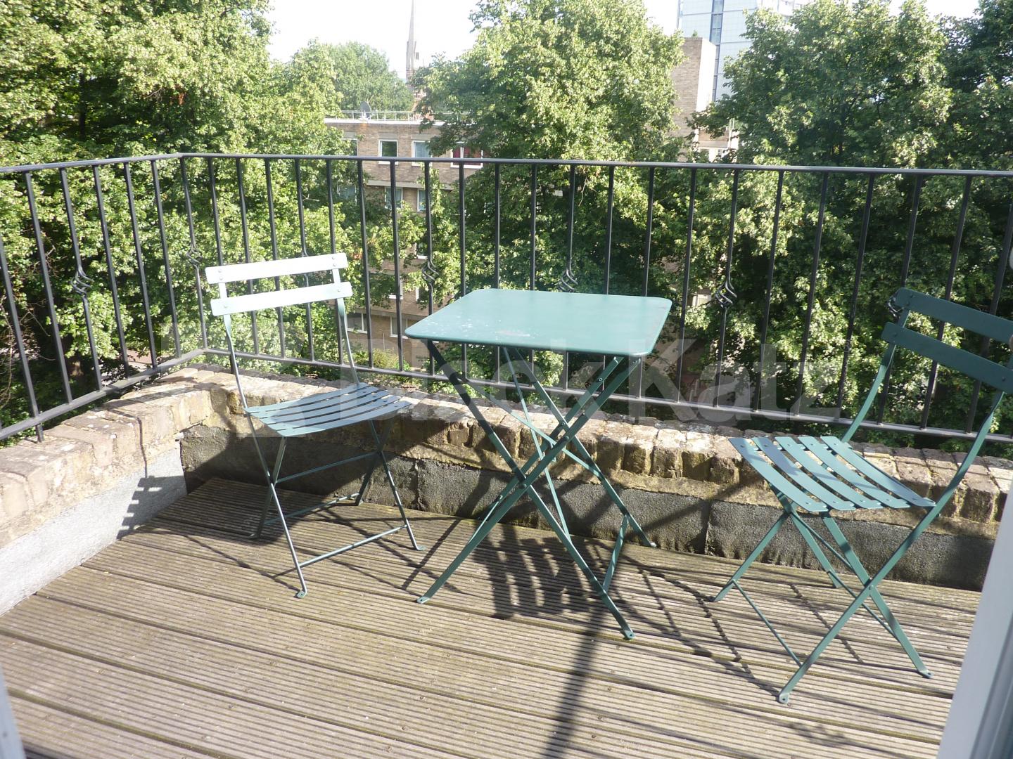 			VIEWINGS ESSENTIAL, 2 Bedroom, 1 bath, 1 reception Flat			 Sutherland Avenue, MAIDA VALE 